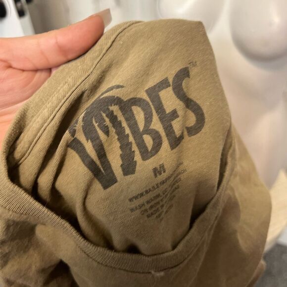 Pineapple Tshirt - Picture 4 of 6